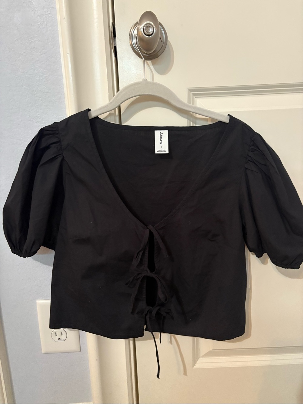 Nordstrom Black Puff-Sleeve Tie-Front Crop Blouse